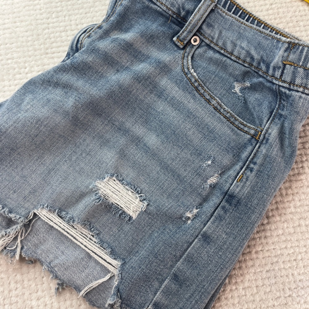 Aerie Womens Light Wash Distressed Denim Shorts Raw Hem Elastic Back Size Large - Picture 1 of 7